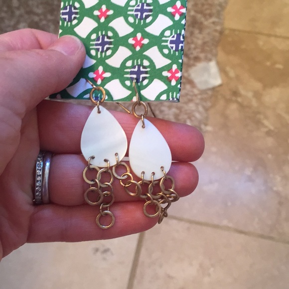 Shell earrings - Picture 2 of 2